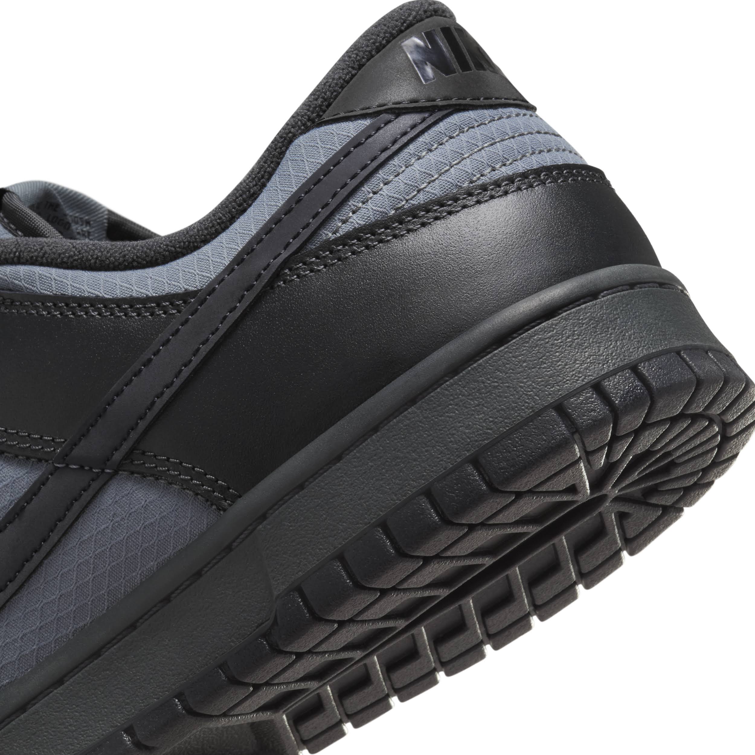 DUNK LOW RETRO SE 'OFF NOIR/BLACK-SMOKE GREY-ANTHRACITE'